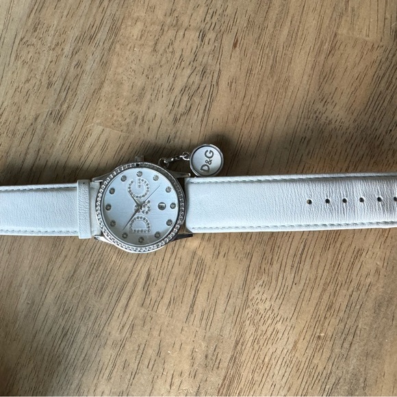 D&G GLORIA WHITE LEATHER AND CRYSTAL WOMENS WATCH DW0091 - Picture 3 of 9